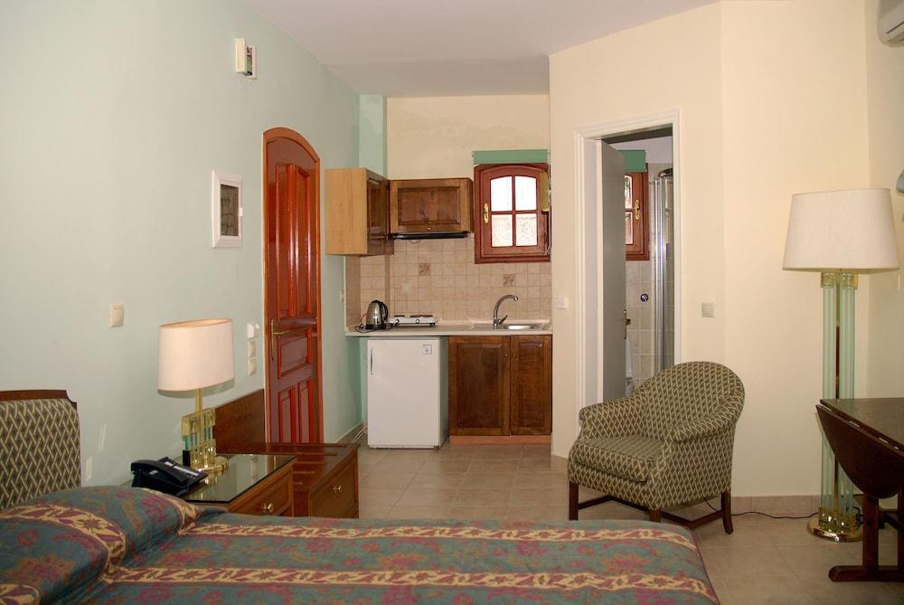 גאוביה Corfu Club Aparthotel מראה חיצוני תמונה