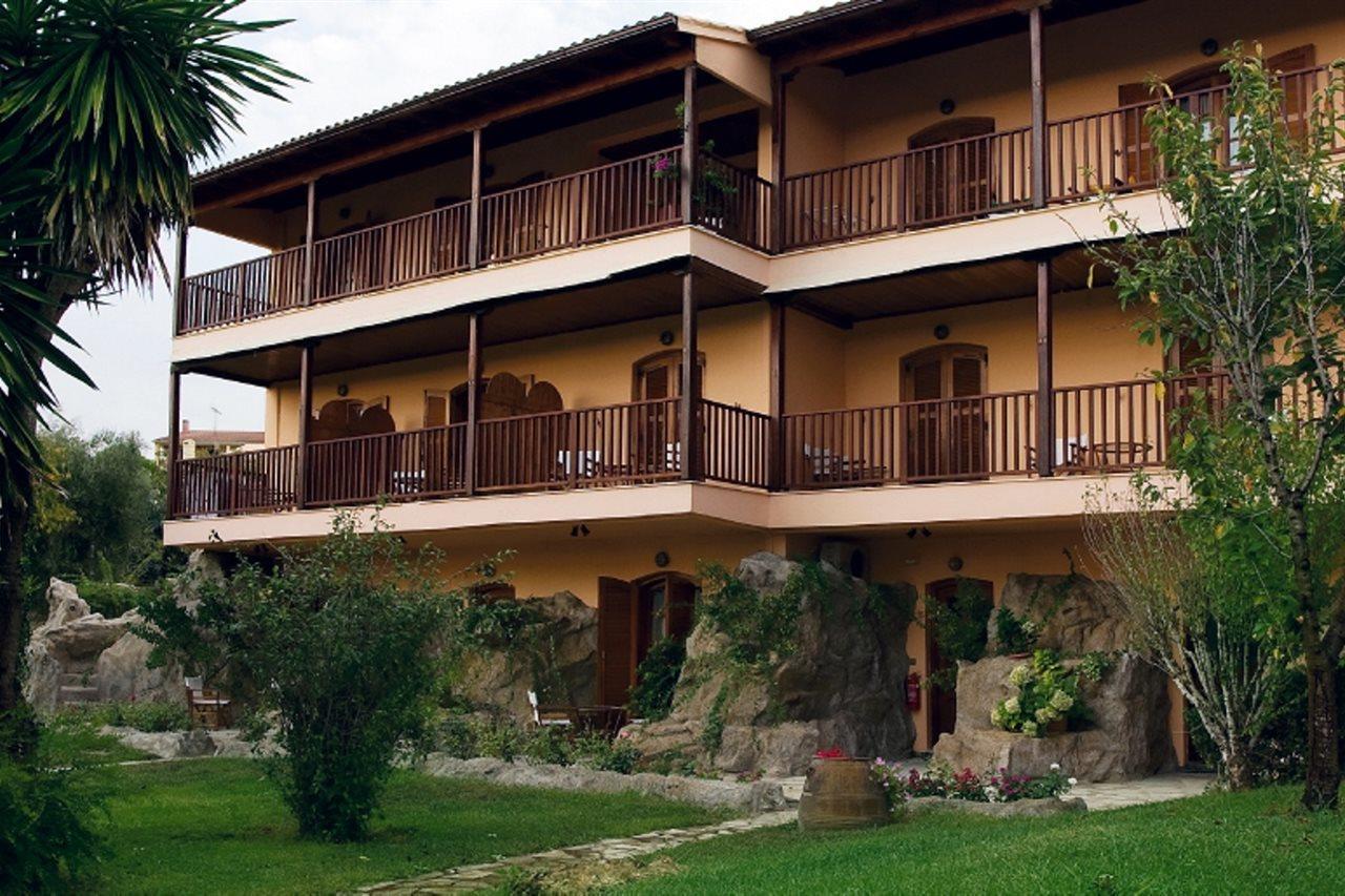גאוביה Corfu Club Aparthotel מראה חיצוני תמונה